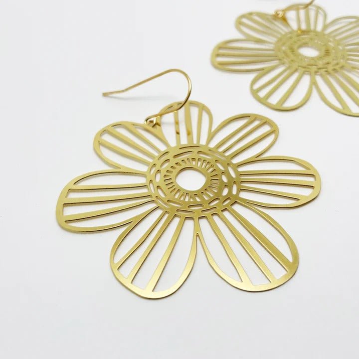 DENZ BIG flowers in gold, angled view