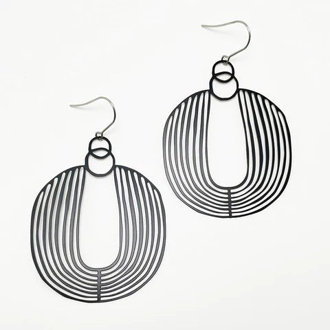 DENZ Basket dangles in black