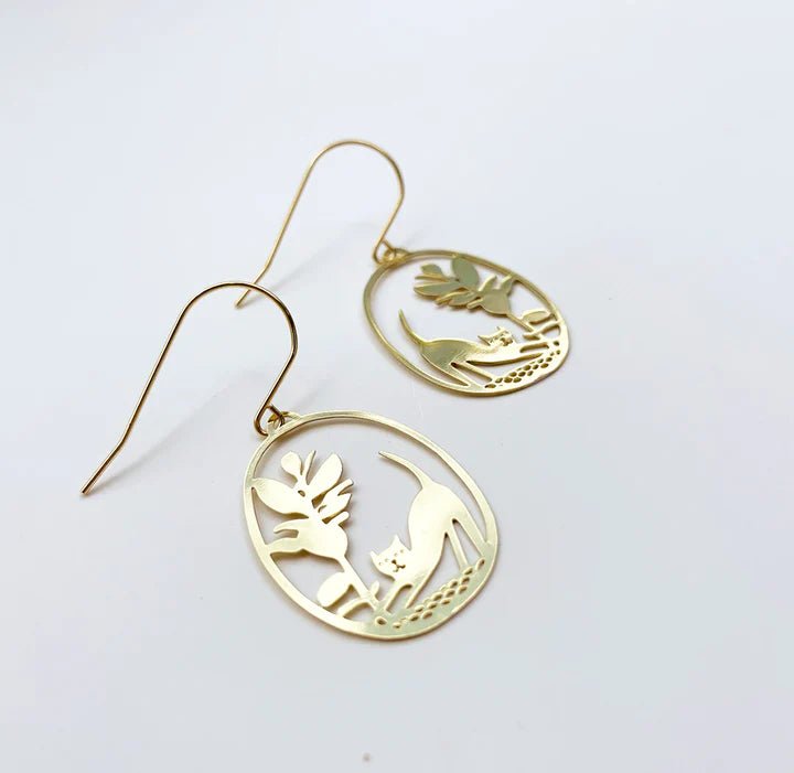 DENZ Mini Pickles Cat dangles in gold