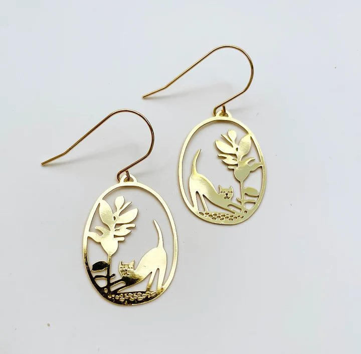 DENZ Mini Pickles Cat dangles in gold