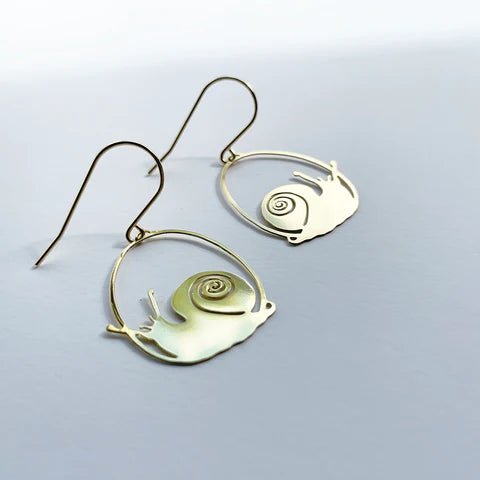 DENZ Mini Snail dangles in gold