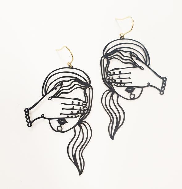 DENZ peek-a-boo dangles in black