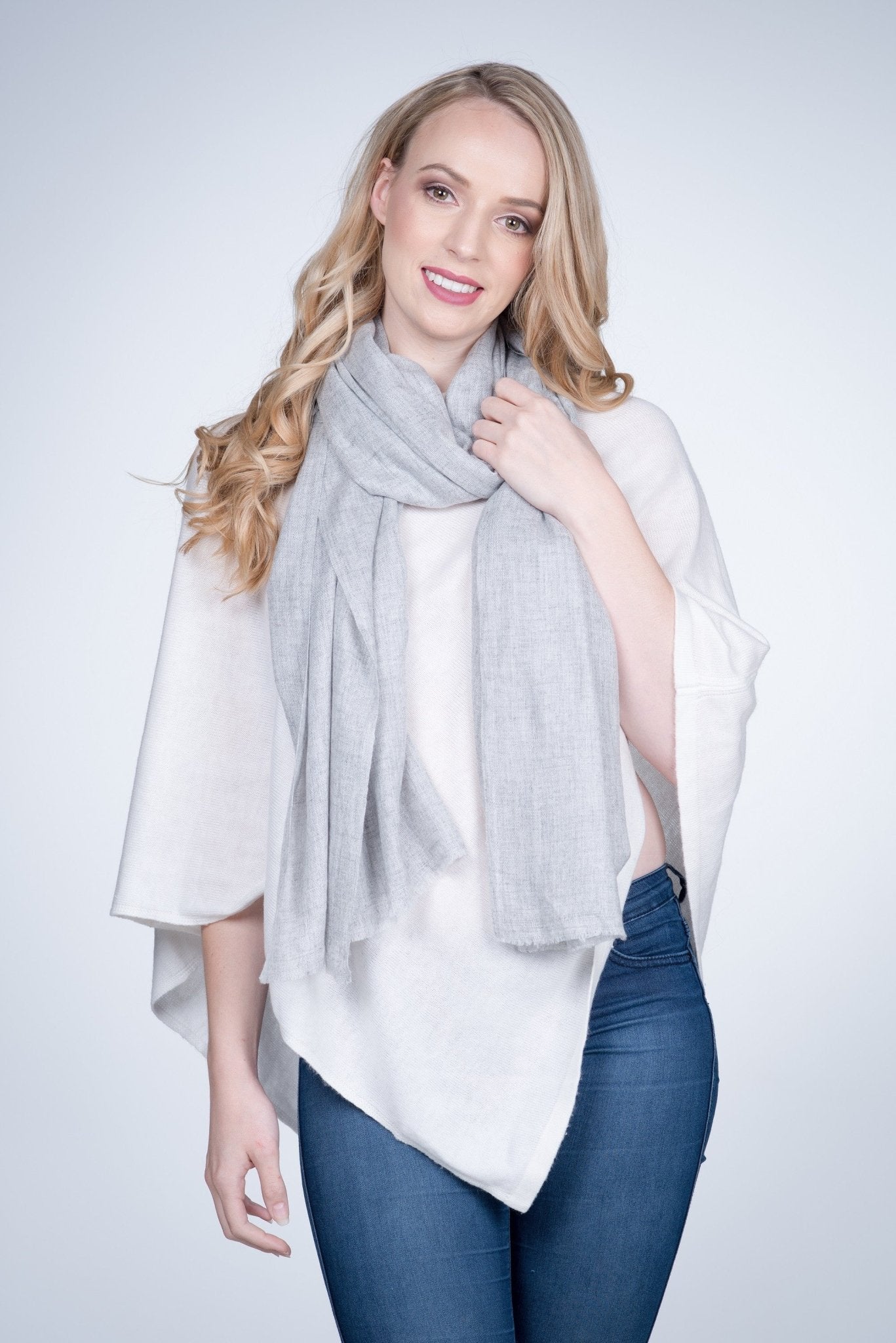 Nine Yaks Natural Cashmere Shawl - Light Grey