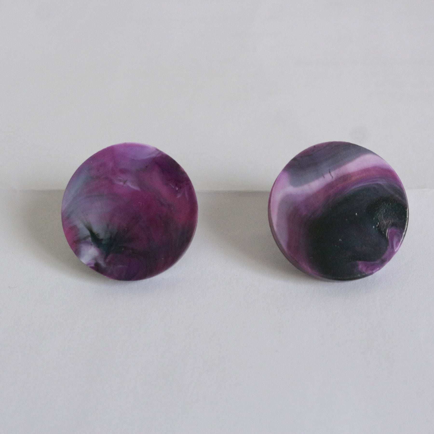 Singleuse Multiverse Round Planet Studs
