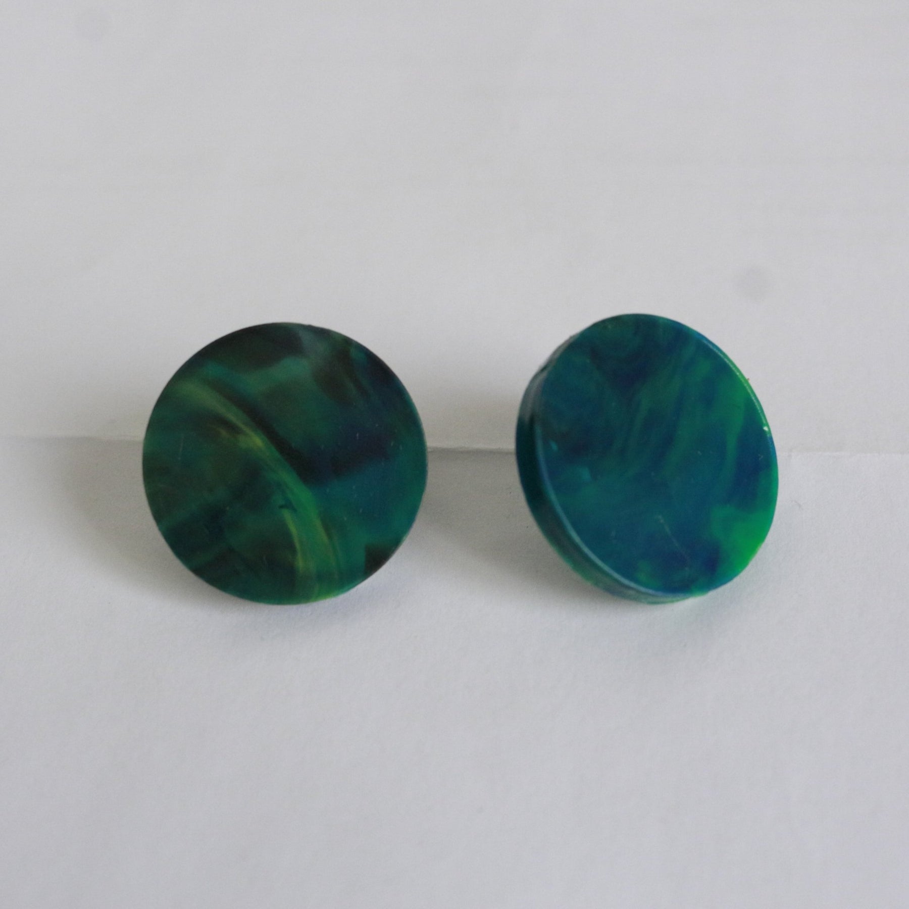 Singleuse Multiverse Round Planet Studs