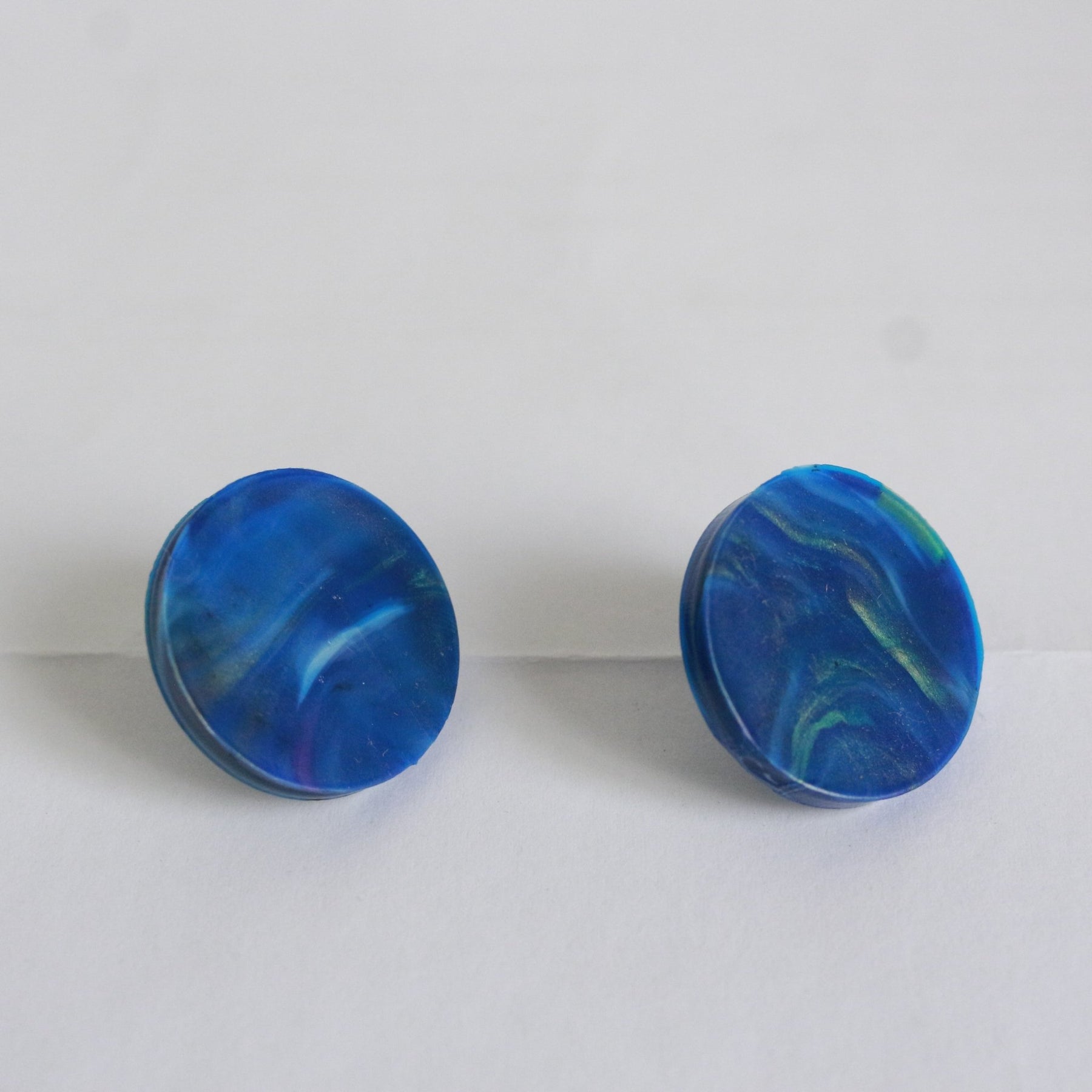 Singleuse Multiverse Round Planet Studs