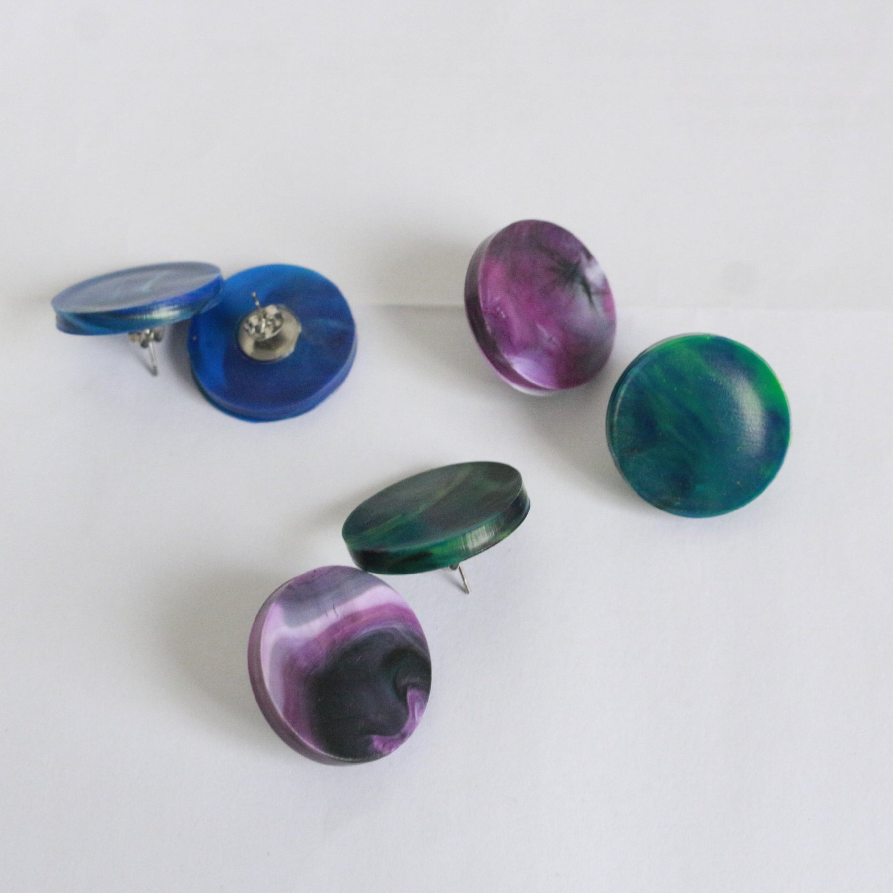 Singleuse Multiverse Round Planet Studs
