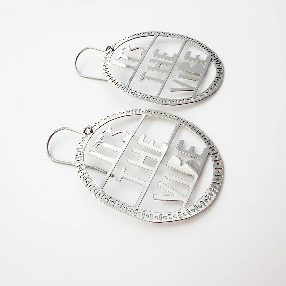DENZ It's The Vibe earrings in silver with detailed patterned oval hoop