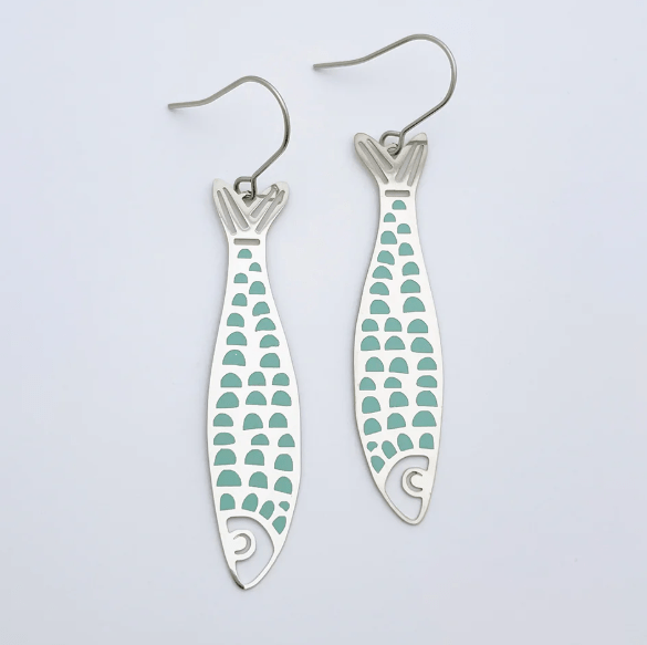 DENZ Midi Fishy in Silver/Blue earrings