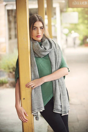 Nine YaksNine Yaks Chunky Cashmere Throw Pattern - Charcoal same day gift delivery melbourne