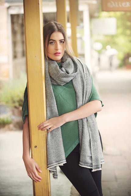 Nine YaksNine Yaks Chunky Cashmere Throw Pattern - Charcoal same day gift delivery melbourne
