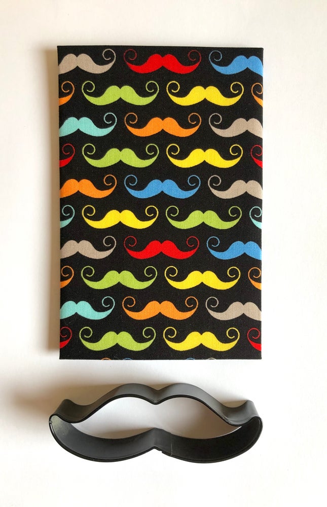 MOUSTACHE - Pookipoiga