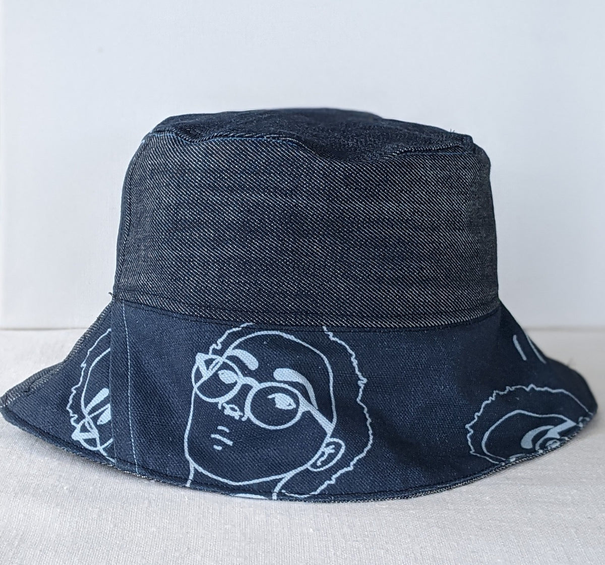 Bucket reversible hat - Art 5 - Pookipoiga