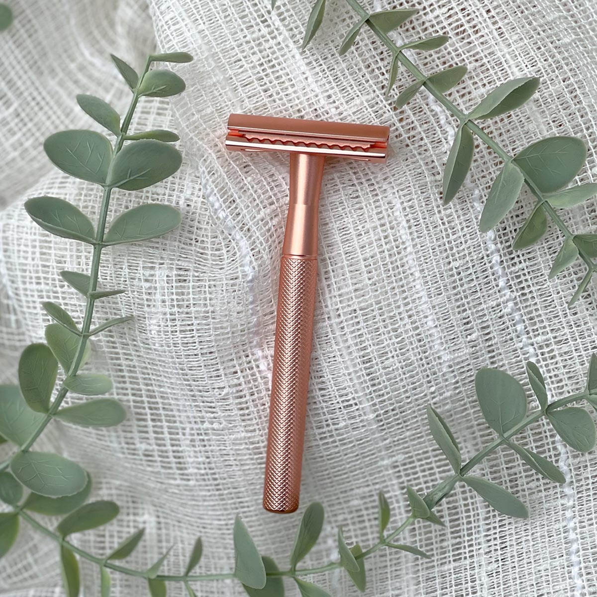 Brush It On reusable rose gold safety razor