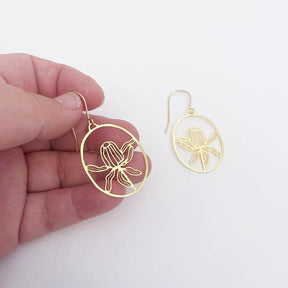 DENZ Mini Banksia in Gold earrings, held by hand