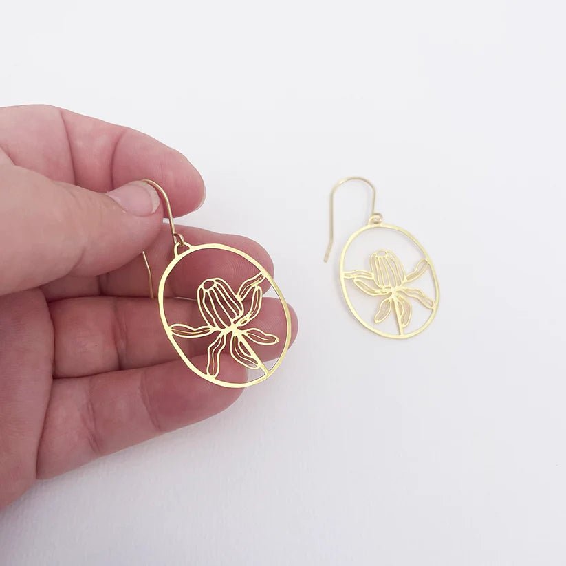DENZ Mini Banksia in Gold earrings, held by hand
