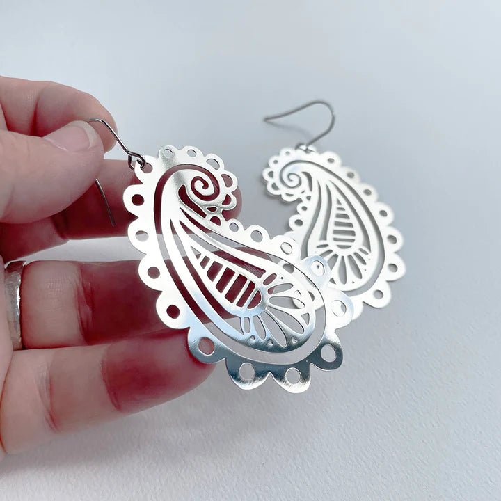 DENZ Paisley dangles in silver, held by hand