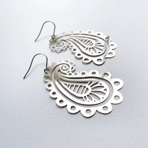 DENZ Paisley dangles in silver, angled view