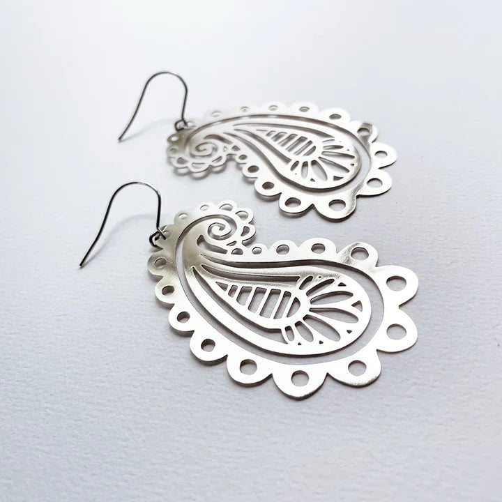 DENZ Paisley dangles in silver, angled view