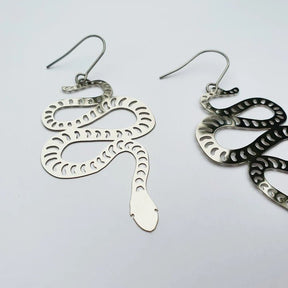 DENZ Snake dangles in silver, angled view