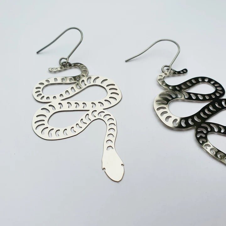 DENZ Snake dangles in silver, angled view